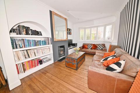 4 bedroom end of terrace house to rent, Selkirk Road, Twickenham TW2
