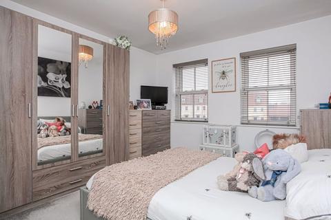 3 bedroom semi-detached house for sale, Bourton Road, Banbury