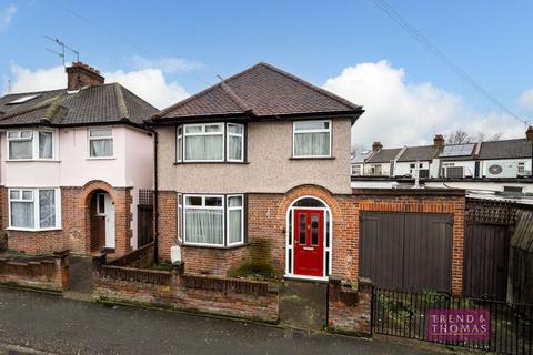 3 bedroom detached house for sale, Euston Avenue, Watford WD18