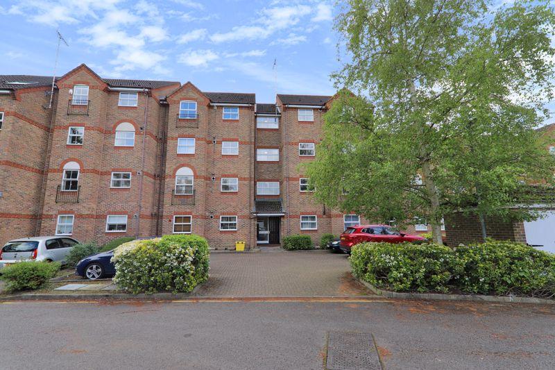 Salters Close, Rickmansworth WD3 2 bed apartment for sale £379,950
