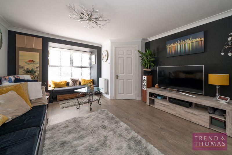 Byewaters, Watford WD18 3 bed detached house for sale £699,950