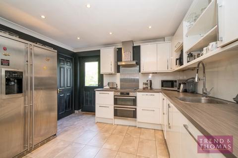 3 bedroom detached house for sale, Byewaters, Watford WD18