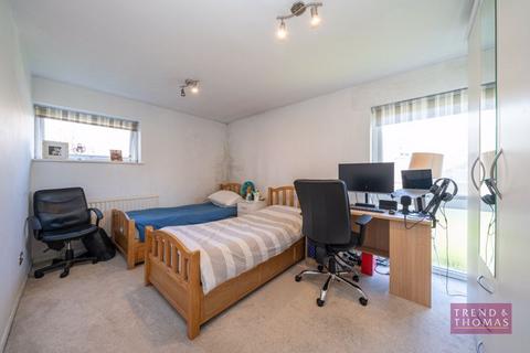 2 bedroom apartment for sale, The Spinney, Watford WD17