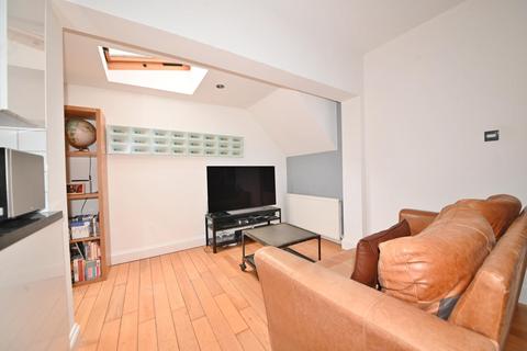 2 bedroom apartment for sale, Crane Road, Twickenham TW2