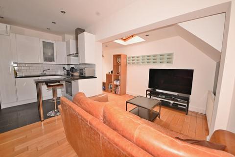 2 bedroom apartment for sale, Crane Road, Twickenham TW2