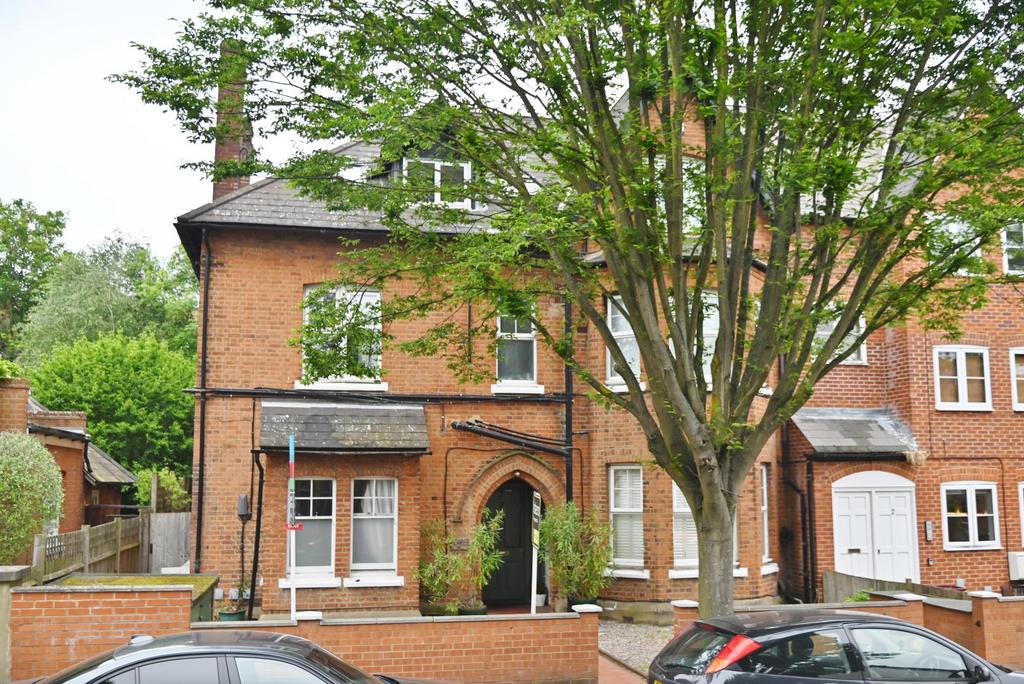Strafford Road, Twickenham TW1 2 bed apartment for sale £429,950