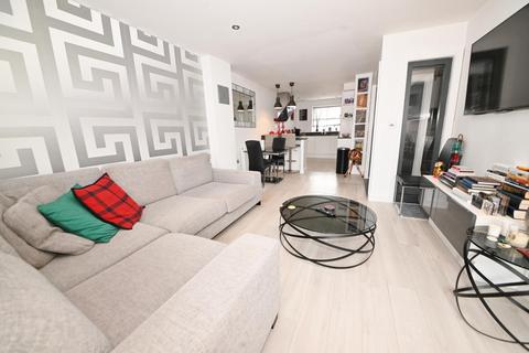 2 bedroom maisonette for sale, North Place, Teddington TW11