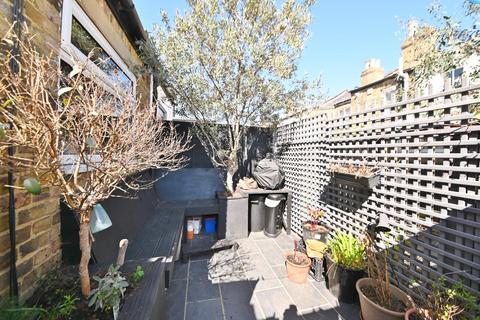 8 Norcutt Road, Twickenham, TW2 6SR