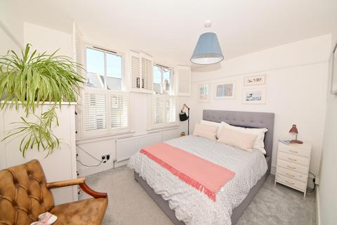 8 Norcutt Road, Twickenham, TW2 6SR