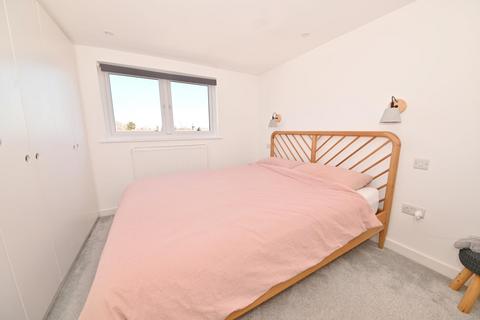 8 Norcutt Road, Twickenham, TW2 6SR