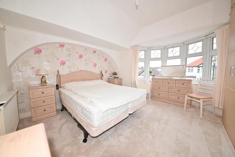 196 Lyndhurst Avenue, Twickenham, TW2 6BT