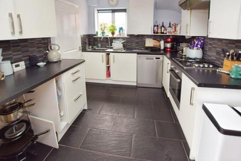 94 Attwyll Avenue, Exeter, EX2 5HW