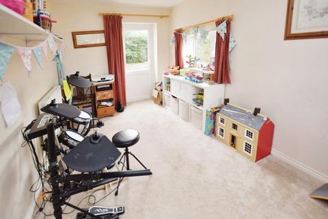 94 Attwyll Avenue, Exeter, EX2 5HW