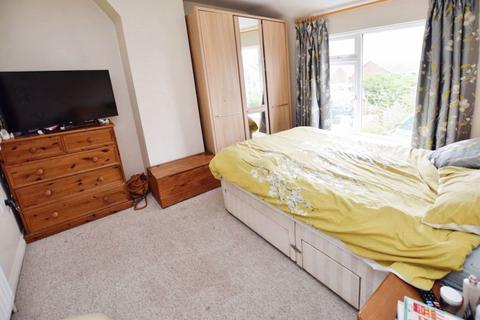 94 Attwyll Avenue, Exeter, EX2 5HW