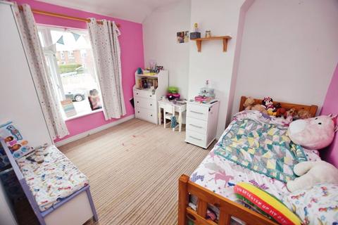 94 Attwyll Avenue, Exeter, EX2 5HW