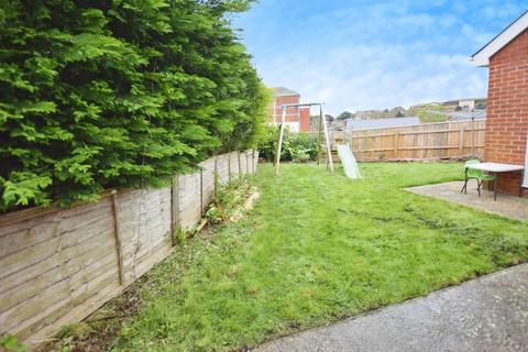 94 Attwyll Avenue, Exeter, EX2 5HW