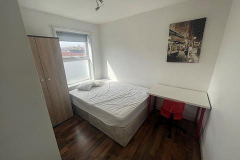 1 bedroom in a house share to rent, Denmark Hill, SE5