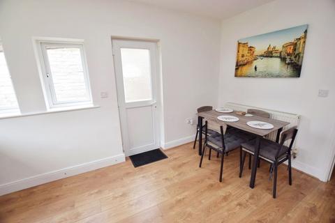 80a Pinhoe Road, Exeter, EX4 7HL