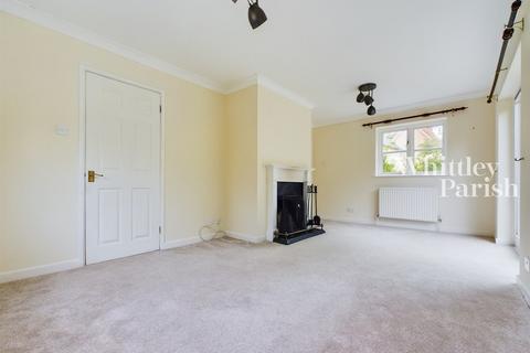 4 bedroom detached house to rent, Grove House, Mellis Road
