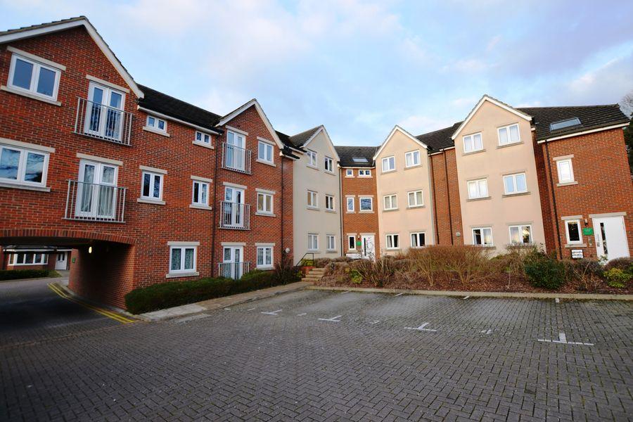 Almond Court 2 bed apartment £1,250 pcm (£288 pw)