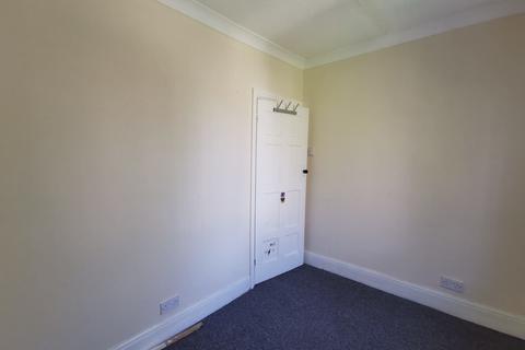2 bedroom maisonette to rent, Oak Tree Dell, London