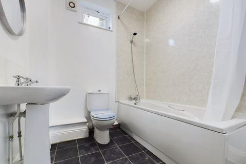 2 bedroom flat for sale, Trelowarren Street Camborne - Chain free sale, central location