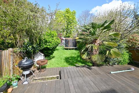 11 Erncroft Way, Twickenham, TW1 1DA