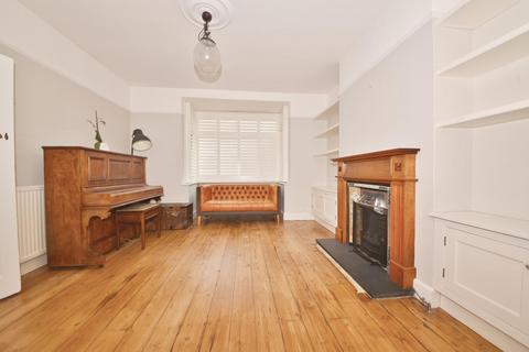 11 Erncroft Way, Twickenham, TW1 1DA