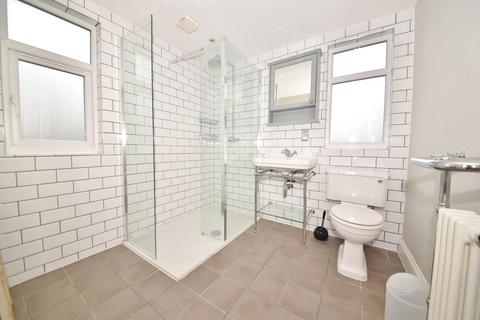 11 Erncroft Way, Twickenham, TW1 1DA