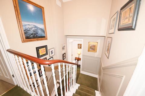 4 Cranmer Road, Hampton Hill, Hampton, TW12 1DW