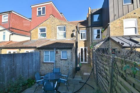 31 Andover Road, Twickenham, TW2 6PD