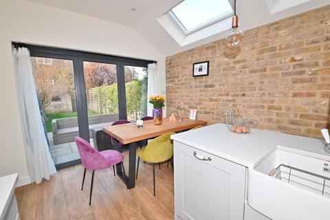 33 Albert Road, Twickenham, TW1 4HU