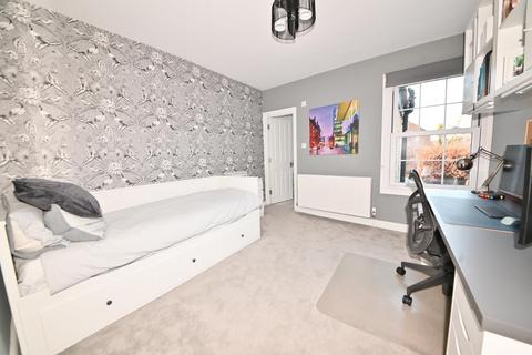 33 Albert Road, Twickenham, TW1 4HU