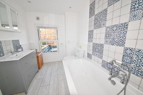 33 Albert Road, Twickenham, TW1 4HU