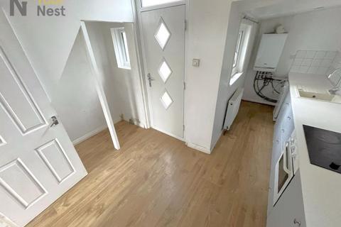 2 bedroom terraced house to rent, Westlock Avenue, Harehills, Leeds, LS9 7JT