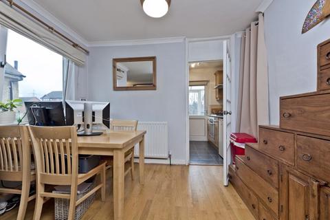 2 bedroom maisonette for sale, Kimble Road, London SW19