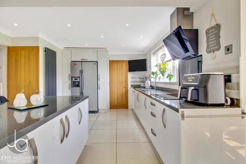 11 Blackthorn Way, Tolleshunt Knights, Maldon, CM9 8WD