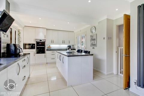 11 Blackthorn Way, Tolleshunt Knights, Maldon, CM9 8WD