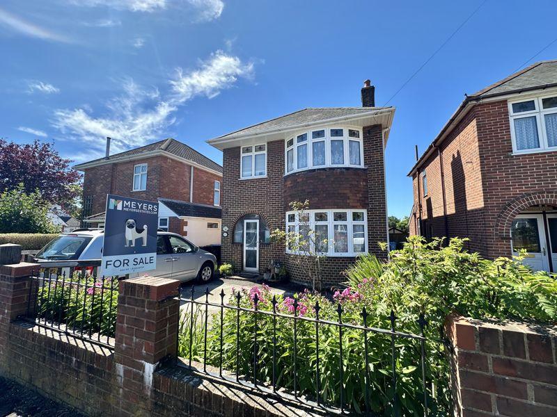 Cynthia Road, Poole BH12 3 bed detached house for sale £360,000