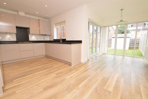 3 bedroom townhouse for sale, Woodland Close, Godalming