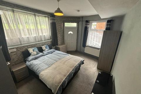 1 bedroom in a house share to rent, Doncaster Road, Barnsley