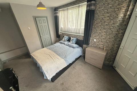 1 bedroom in a house share to rent, Doncaster Road, Barnsley