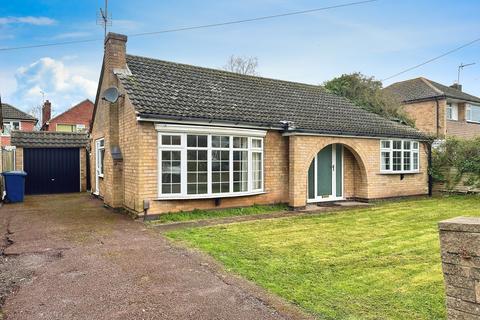 2 bedroom bungalow to rent, Roulstone Crescent, East Leake, LE12