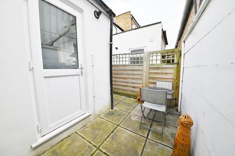 27 Norcutt Road, Twickenham, TW2 6SR