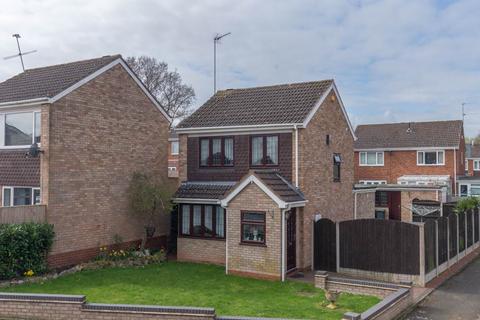 3 bedroom detached house to rent, 30 Caynham Close, Redditch,