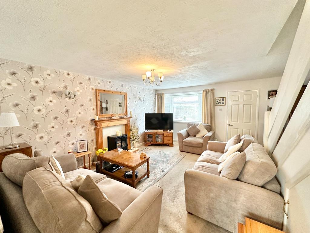 Amberwood Drive, Manchester M23 3 bed terraced house for sale £265,000