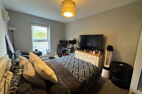 1 bedroom in a house share to rent, Canterbury Way, Stevenage SG1