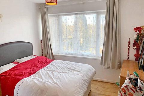 2 bedroom flat for sale, High Road, Bushey Heath WD23