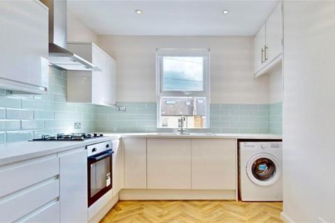 3 bedroom flat to rent, South Woodford E18
