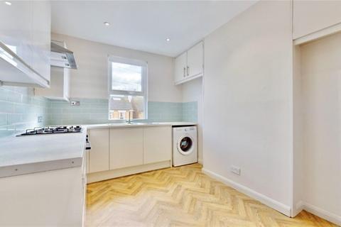 3 bedroom flat to rent, South Woodford E18